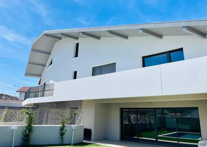 Bassina Avec Piscine Holiday home