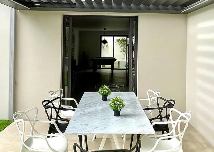 Bassina Avec Piscine Holiday home *