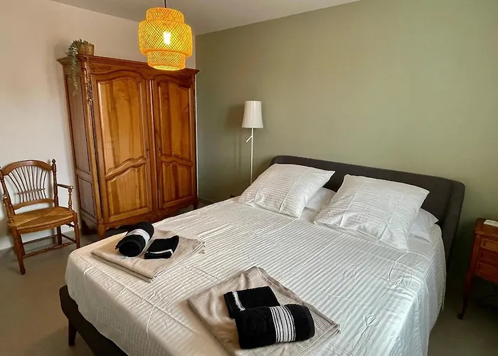 Bassina Avec Piscine Holiday home