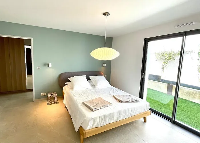 Bassina Avec Piscine Holiday home